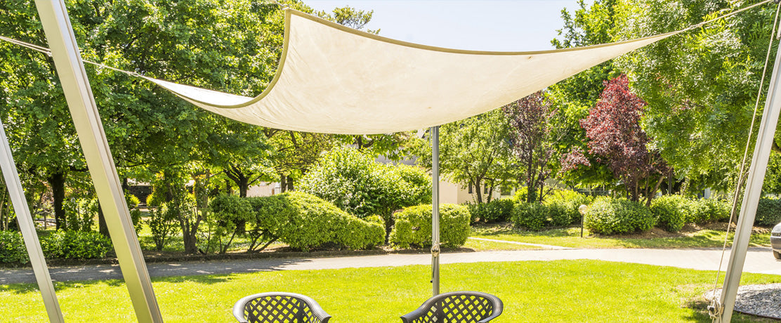 Żagle przeciwsłoneczne zapewniają przyjemny cień i ochronę